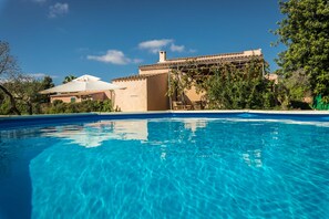 Unclassified image, 2 of 22, button