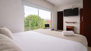 Cofres nos quartos, ferros/tábuas de passar roupa, Wi-Fi de cortesia