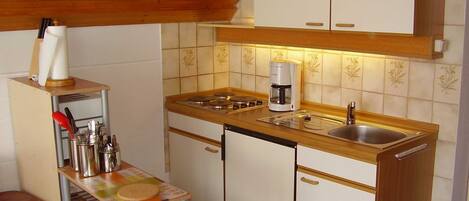 Kühlschrank, Mikrowelle, Hochstuhl