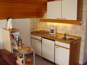 Kühlschrank, Mikrowelle, Hochstuhl