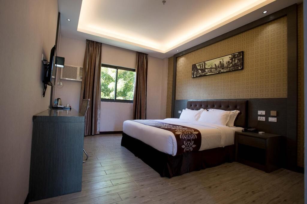 In-room safe, individually decorated, desk, soundproofing