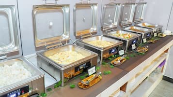 Desayuno a la carta (PHP 380 por persona)