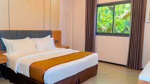 In-room safe, individually decorated, desk, soundproofing - Vienna Hotel (Newly Renovated 2025) (Coron)