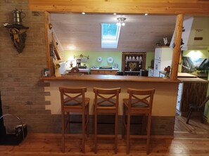 Kylskåp, mikrovågsugn, ugn och spishäll