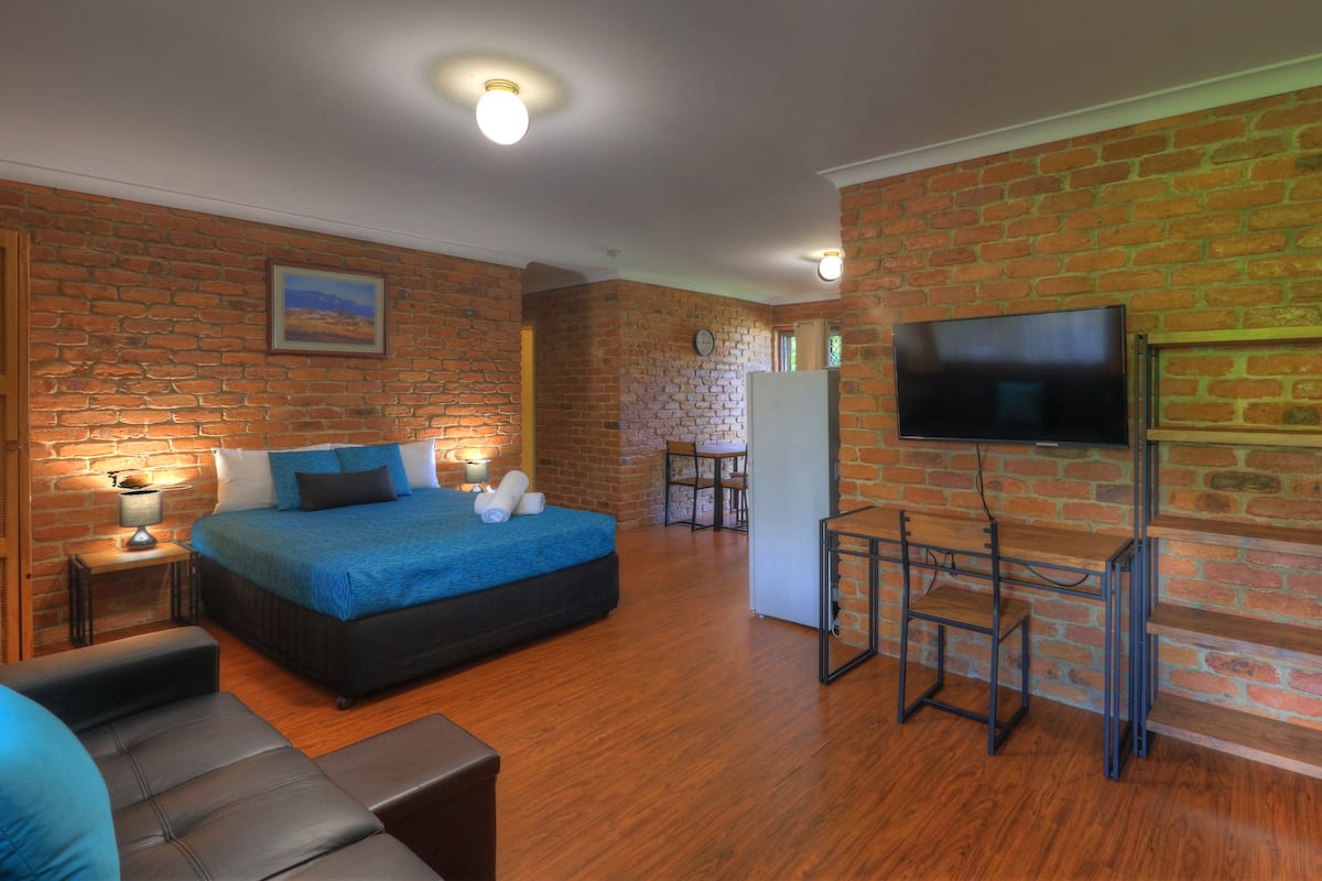 Family Room, 2 Bedrooms (Unit A) | Premium bedding, desk, iron/ironing board, cribs (surcharge)