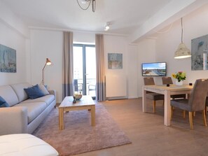 Unclassified image, 2 of 20, button