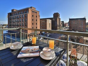 Unclassified image, 3 of 20, button