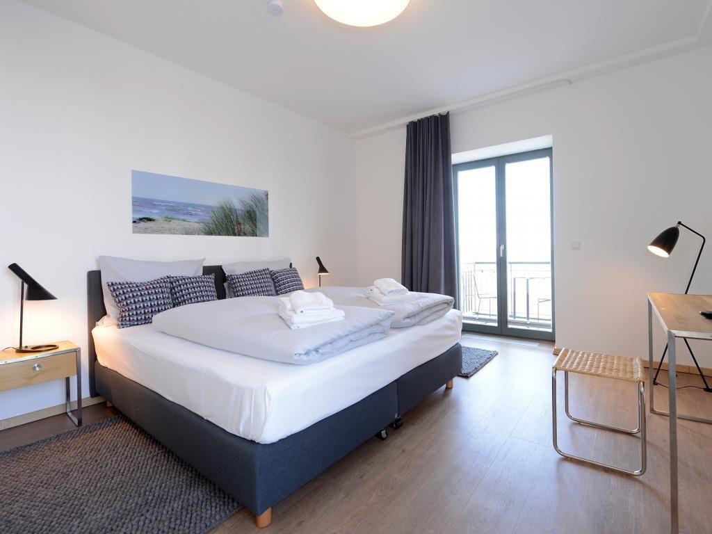 1 Schlafzimmer, Zimmersafe, Schreibtisch, Bügeleisen/Bügelbrett