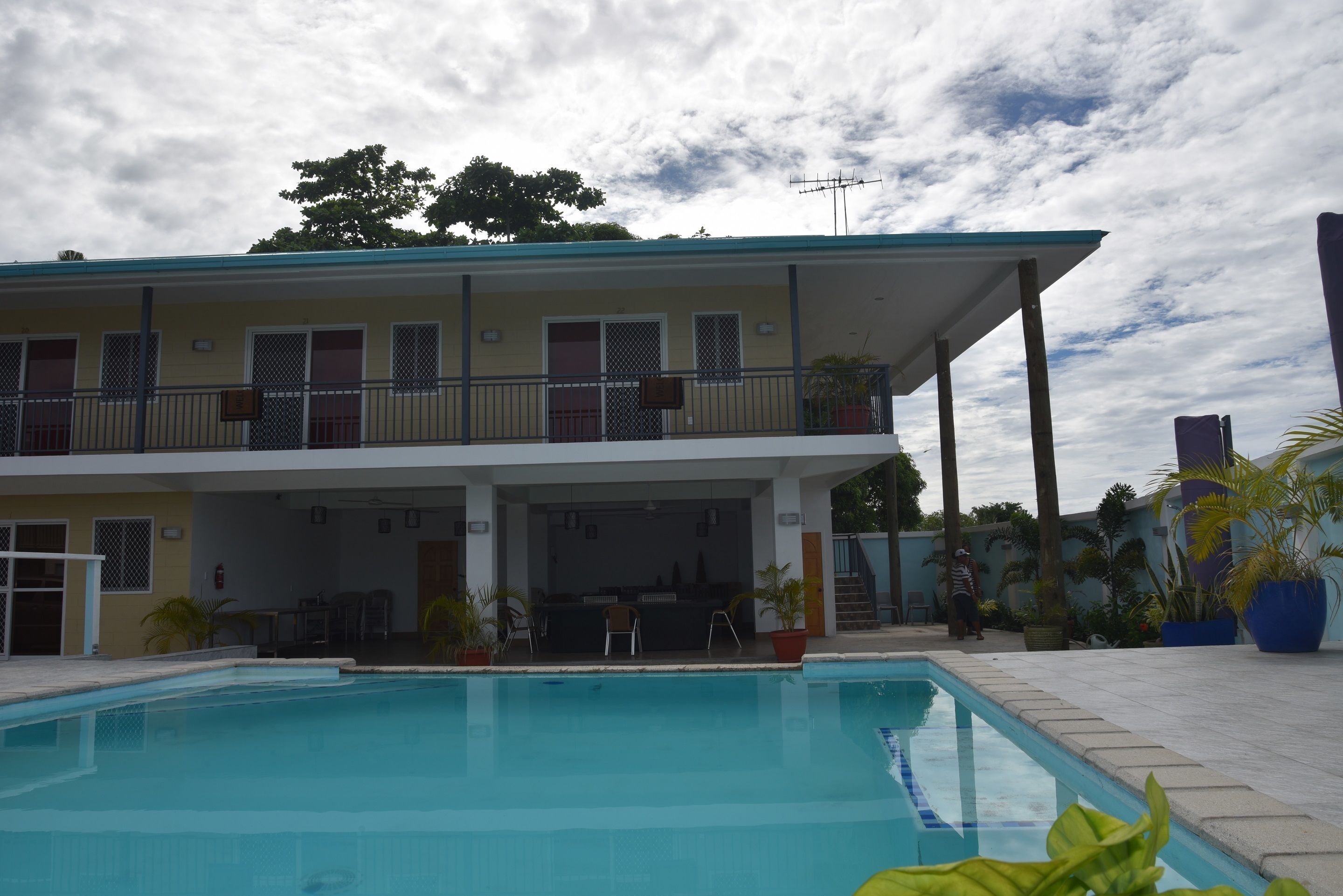 outdoor pool, open 7 am to 8:00 pm, pool loungers