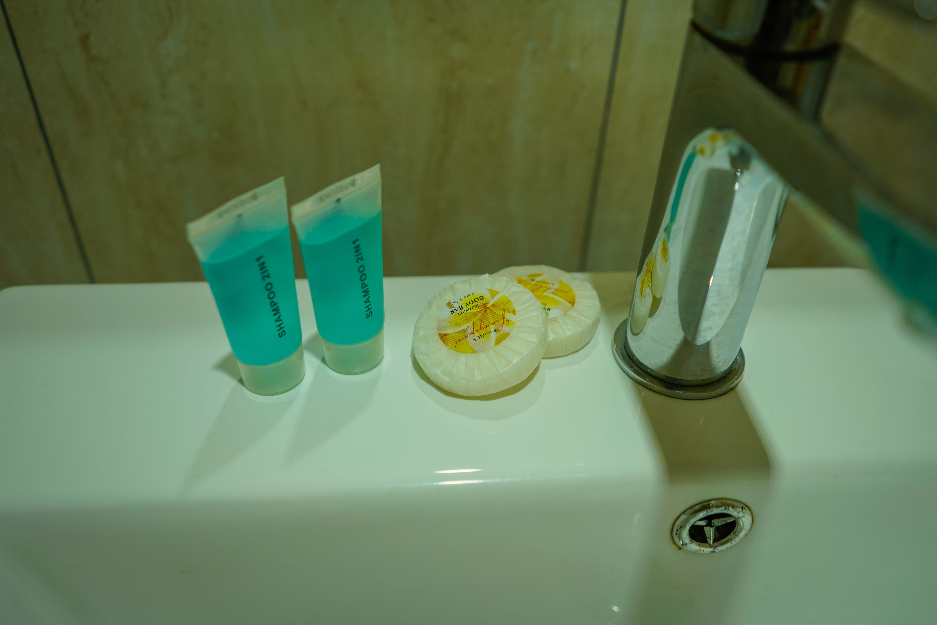 superior studio suite, balcony, park view (2nd floor) | bathroom | shower, rainfall showerhead, free toiletries, towels