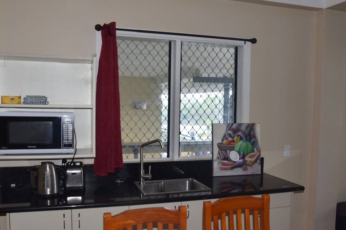 apartment, 2 bedrooms, kitchen, mountain view | private kitchen | fridge, microwave, coffee/tea maker, electric kettle