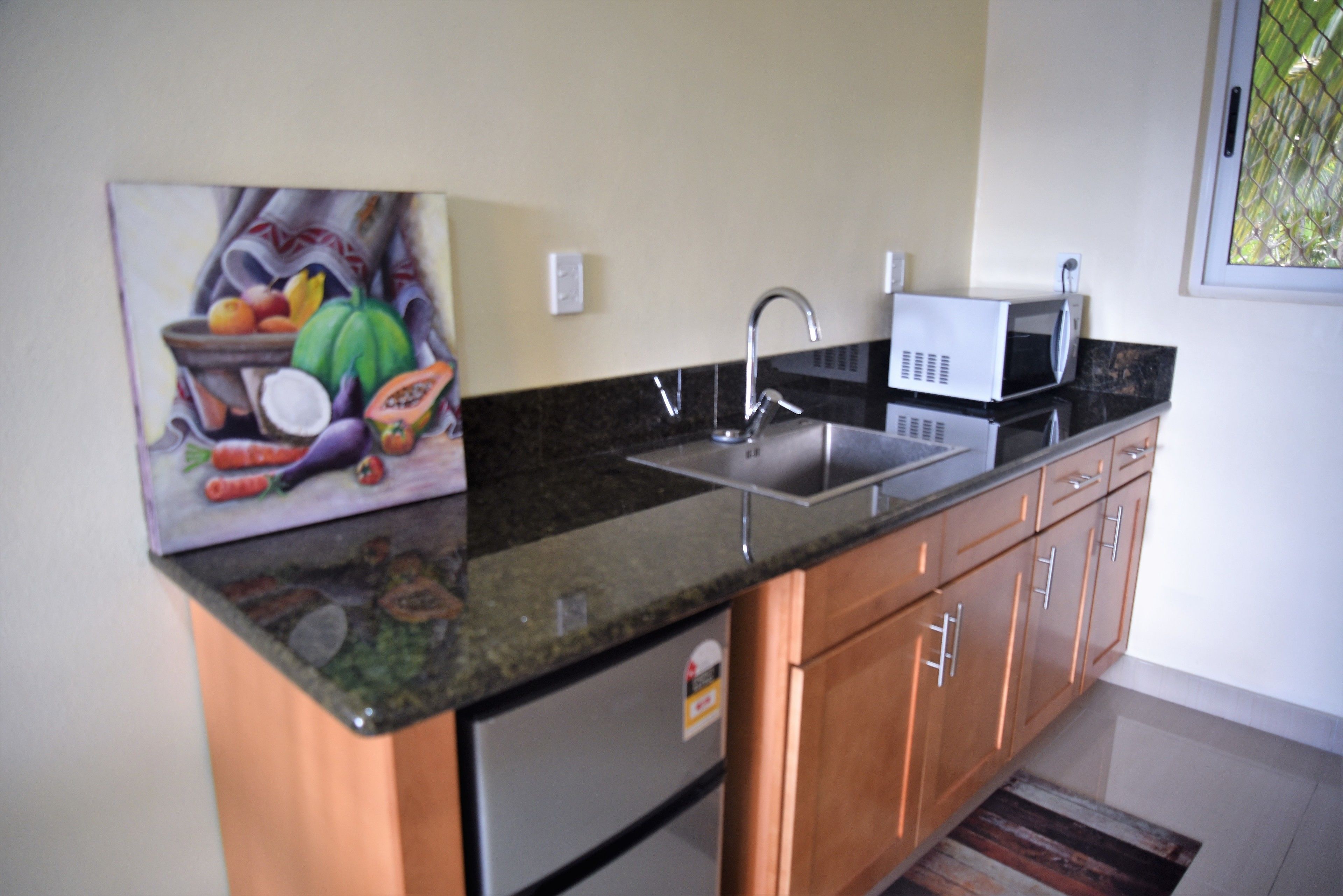 deluxe quadruple room, 2 queen beds, kitchen, mountain view | private kitchenette | fridge, microwave, coffee/tea maker, electric kettle