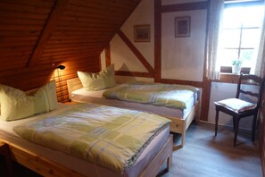 2 bedrooms, iron/ironing board, WiFi, bed sheets