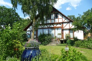 Unclassified image, 5 of 77, button