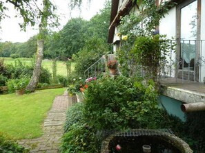 Unclassified image, 4 of 77, button