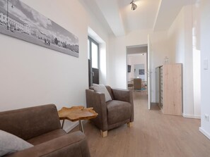 Unclassified image, 4 of 23, button