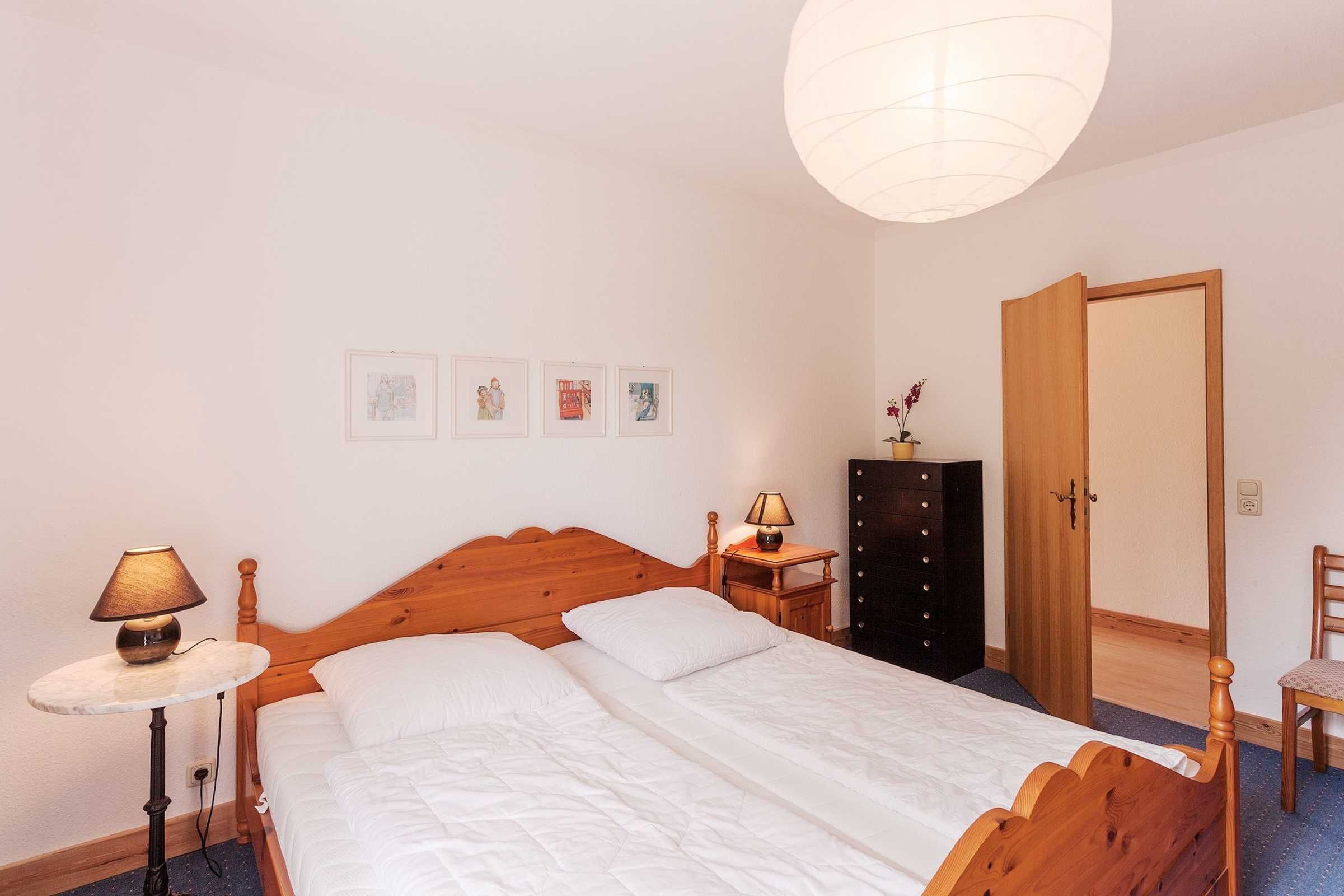 1 bedroom, travel crib, WiFi