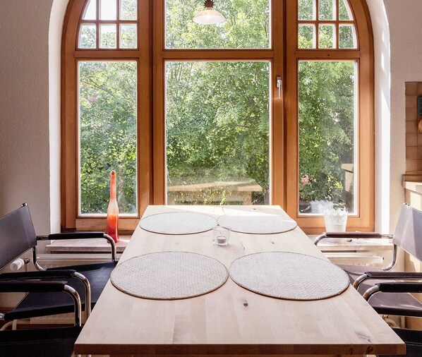 Unclassified image, 1 of 14, button