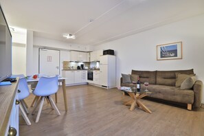 Unclassified image, 3 of 24, button