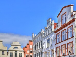 Unclassified image, 2 of 24, button