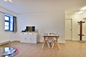 Unclassified image, 5 of 24, button