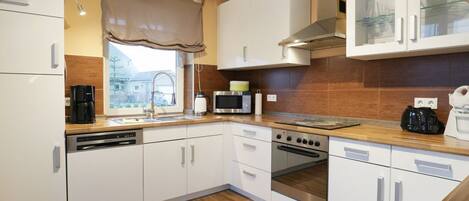 Fridge, oven, dishwasher, coffee/tea maker