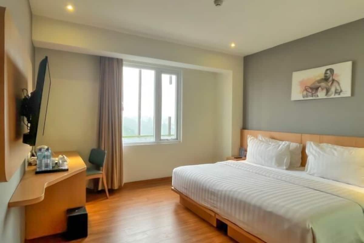 In-room safe, desk, free WiFi, bed sheets