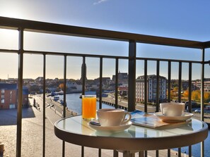 Unclassified image, 3 of 24, button