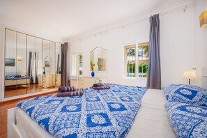 3 bedrooms, travel cot, WiFi, bed sheets