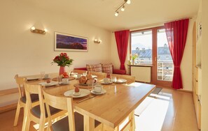 Dining - Ferienwohnung für 2-8 Pers., ca. 97 qm, 3 Schlafzimmer, Wohnschlafraum, Küche, 2 Bäder, Balkon (Bischofswiesen)