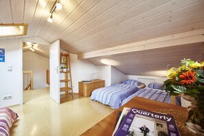 3 bedrooms, bed sheets - Ferienwohnung für 2-8 Pers., ca. 97 qm, 3 Schlafzimmer, Wohnschlafraum, Küche, 2 Bäder, Balkon (Bischofswiesen)