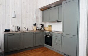 Fridge, stovetop, dishwasher, coffee/tea maker
