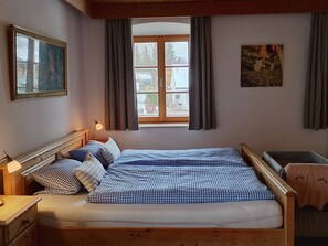 1 bedroom, iron/ironing board, bed sheets - Ferienwohnung Nr 1,  2 Pers. 50 qm (Schleching)