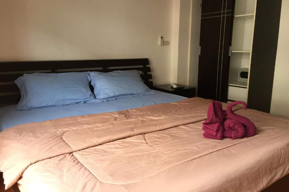 Deluxe Double Room | In-room safe, blackout drapes, rollaway beds, free WiFi