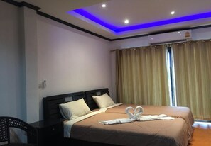 Deluxe Twin Room | In-room safe, blackout drapes, rollaway beds, free WiFi - K&J Apartment (Pattaya)