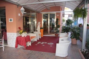 Terrace/patio - Hotel Peonia (Rimini)