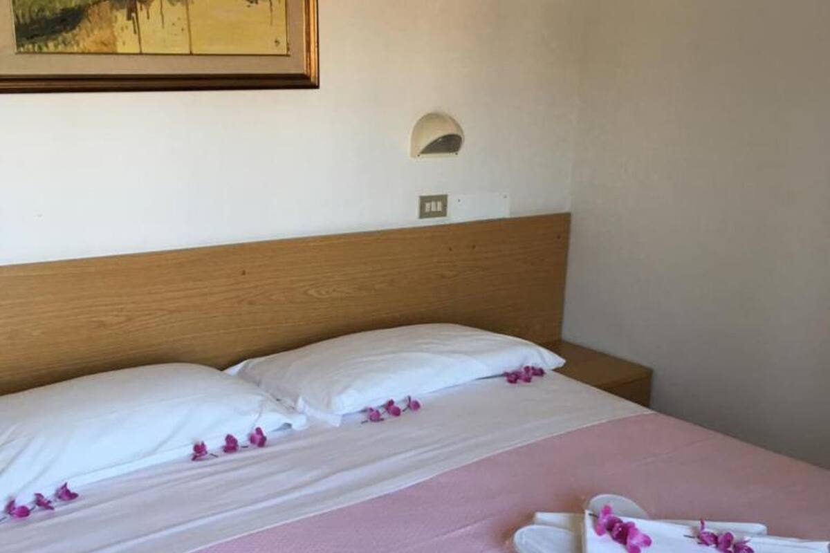 Premium bedding, in-room safe, desk, rollaway beds (surcharge)