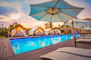 Outdoor pool - Ecohill Glamping Jeju - Campground (Jeju City)