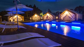 Outdoor pool - Ecohill Glamping Jeju - Campground (Jeju City)