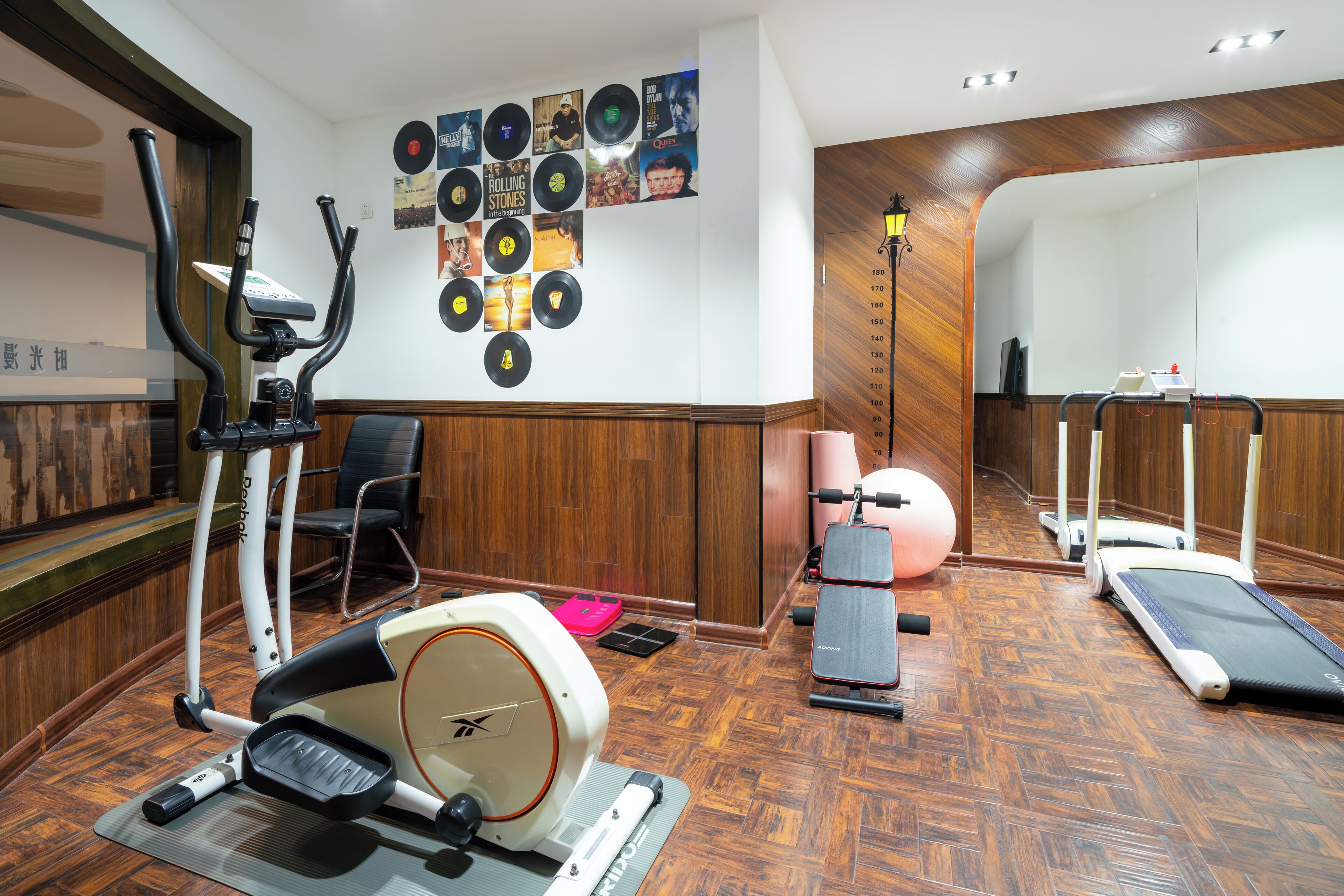 Treningsfasiliteter på rommet