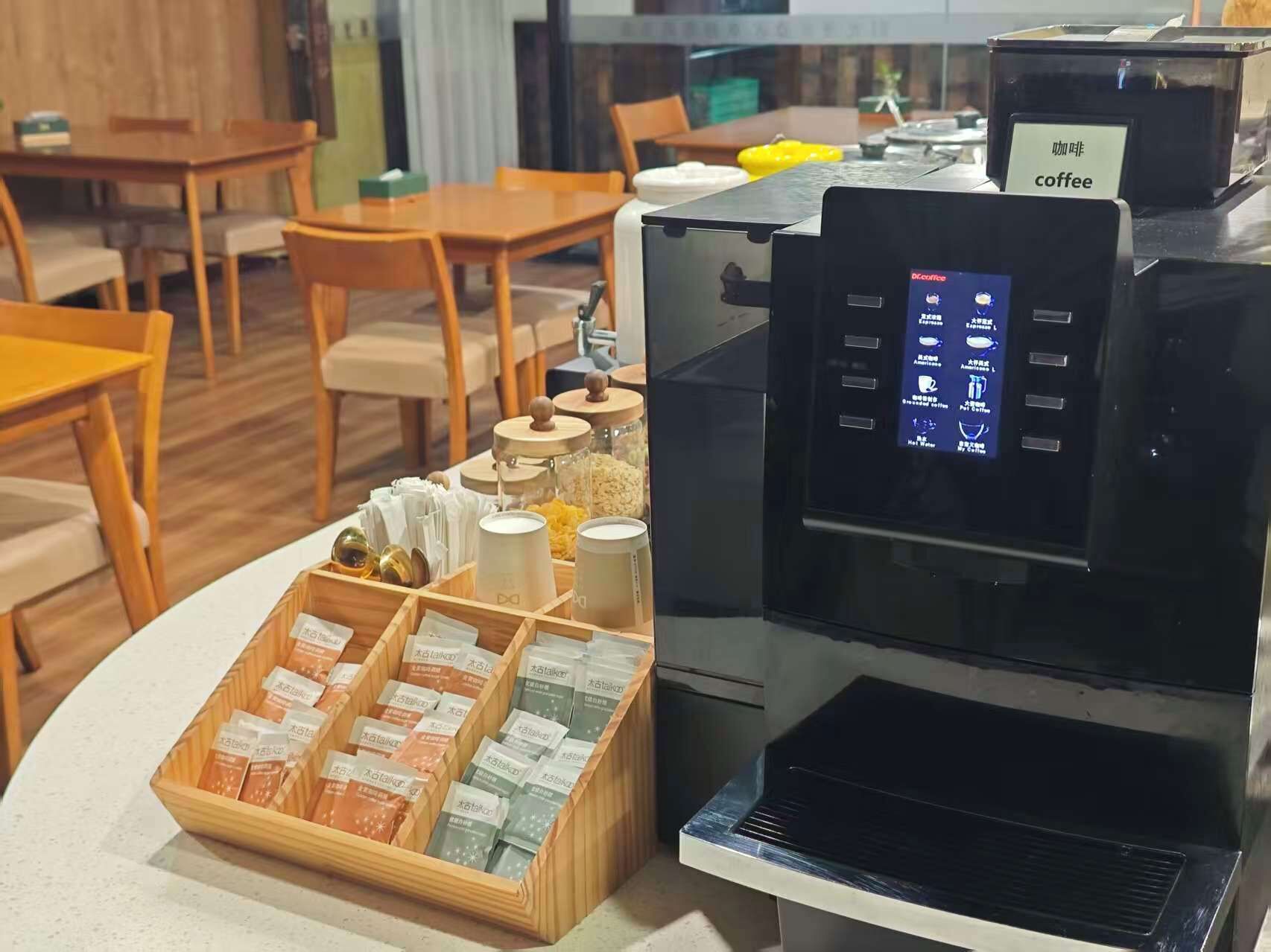 Se ofrece un desayuno bufé todos los días (por un coste adicional)