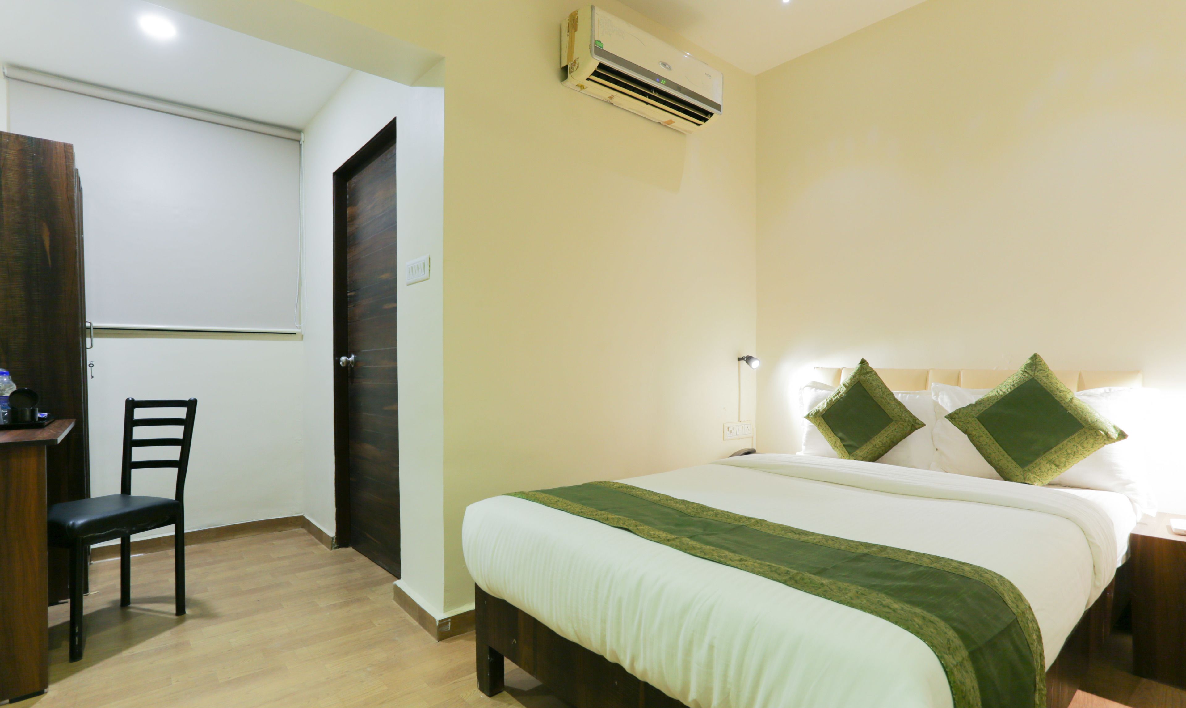 Phòng cơ bản | Bàn, bàn ủi/dụng cụ ủi quần áo, truy cập Internet không dây miễn phí 