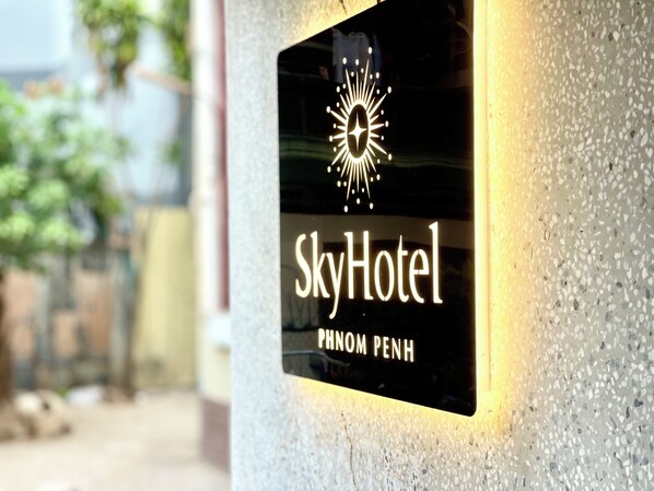 Building design - SKY HOTEL Central Phnom Penh - Rooms & Apartments (Phnom Penh)
