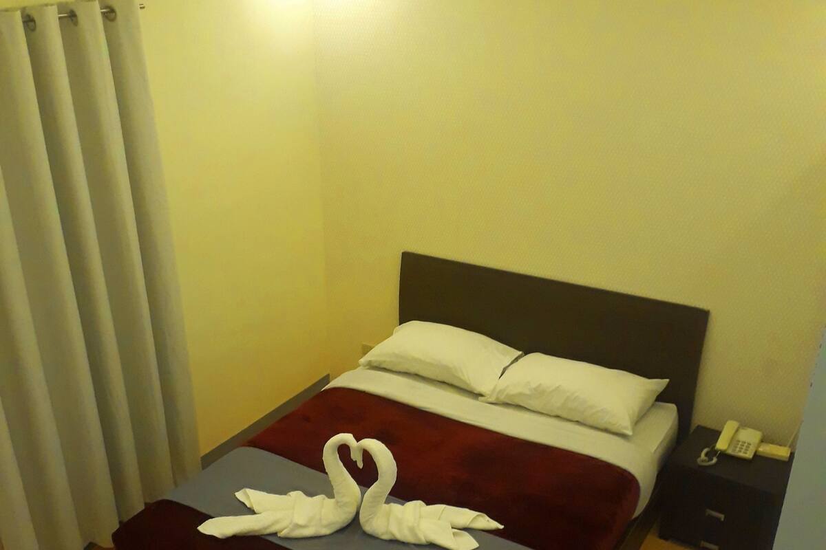 Wi-Fi de cortesia, roupa de cama