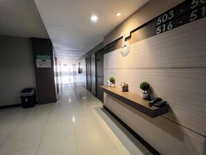 Hallway - Srivichai Hotel (Nakhon Ratchasima)