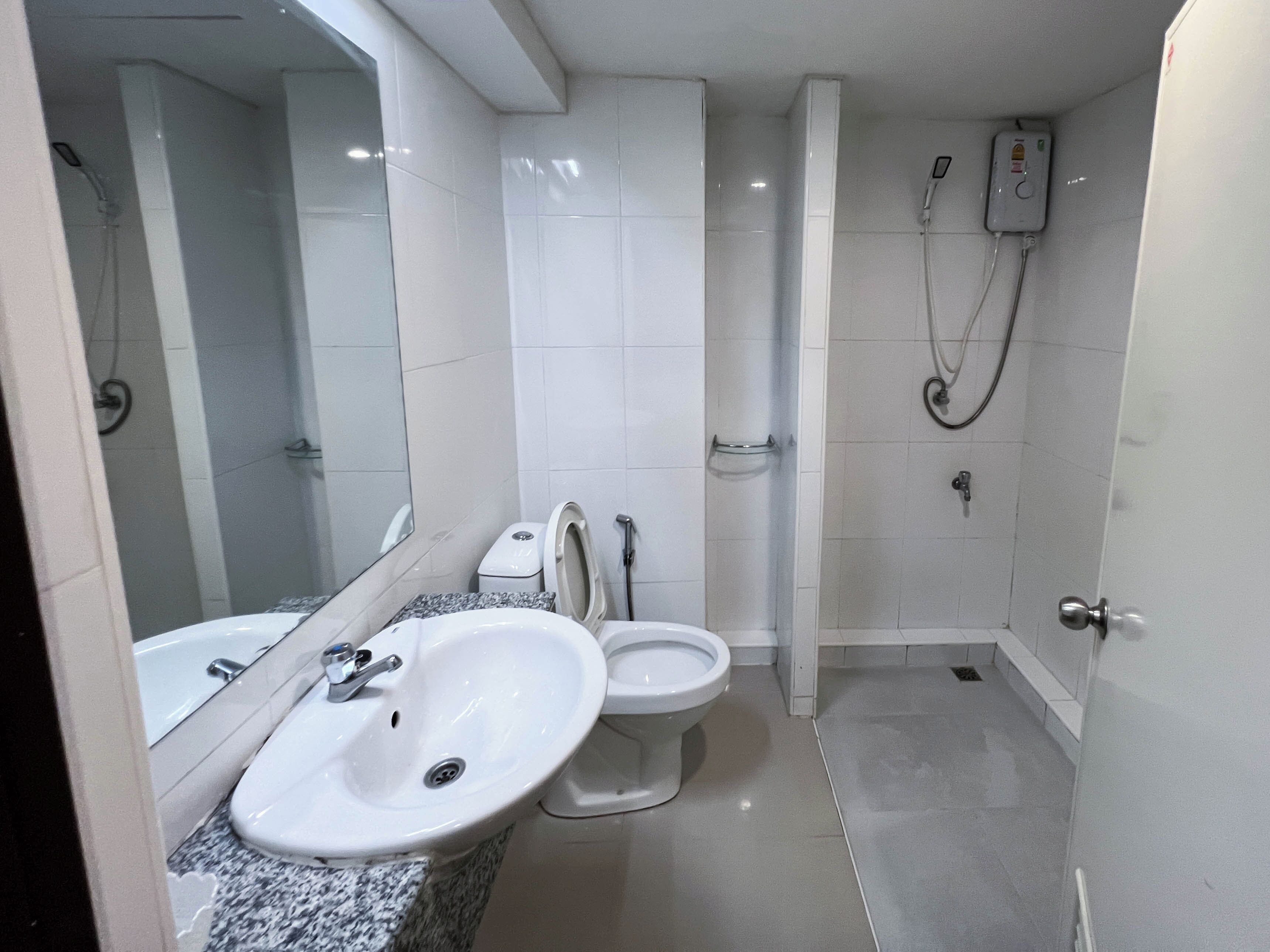 superior twin room | bathroom | free toiletries, hair dryer, slippers, towels