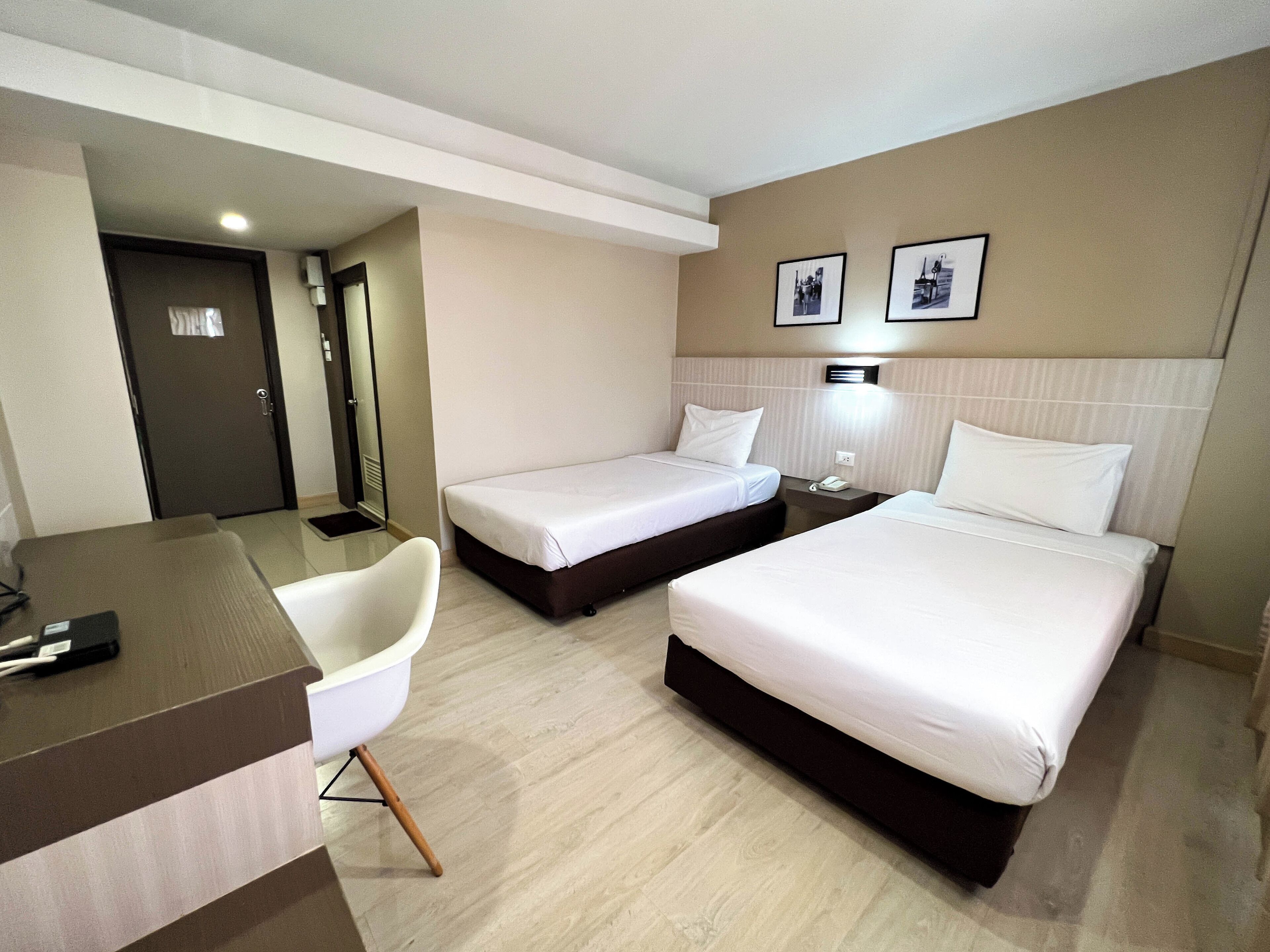 superior twin room | desk, free wifi, bed sheets