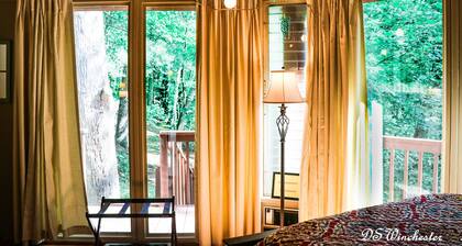 Create fond Smoky Mtn. memories in a boutique home just outside Bryson City, NC