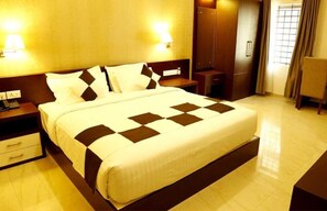 Minibar, desk, rollaway beds, free WiFi - Rydges Inn (Tirur)