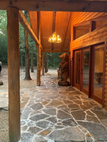 Luxury Log Cabin in the Premier Resort-Holly Lake Ranch
